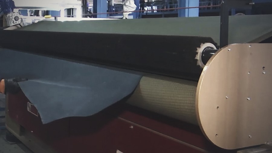Grey-blue crust leather over the staking roller