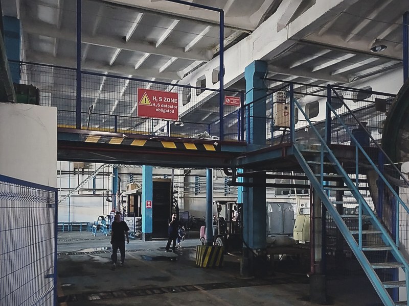 H2S zone signage on the beamhouse mezzanine